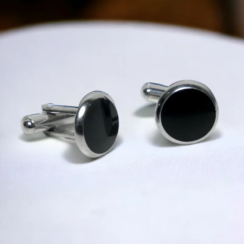 Cufflinks with military insignia designs for a bold, distinguished look-Chokore Silver Oval Cufflinks (Black)