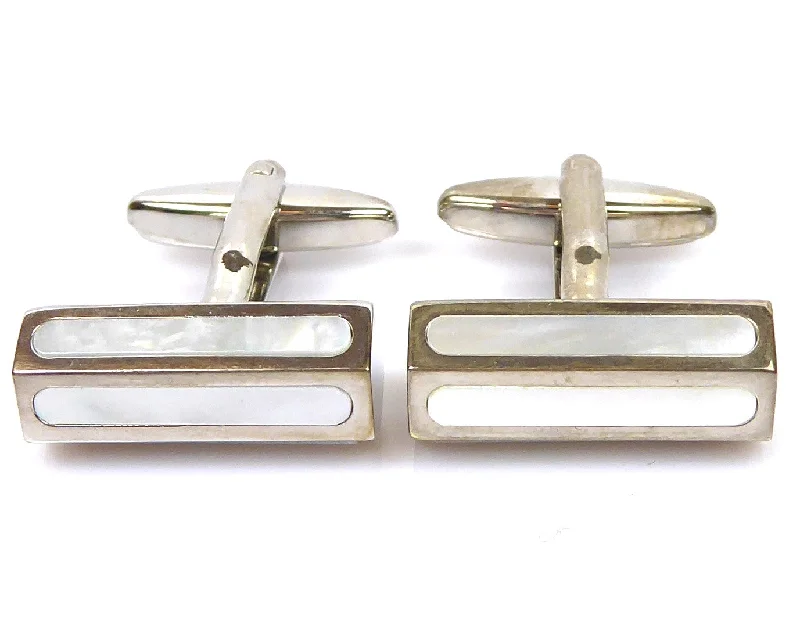 Best cufflinks for groomsmen with matching sets for a cohesive wedding look-Elegant Shell cufflinks