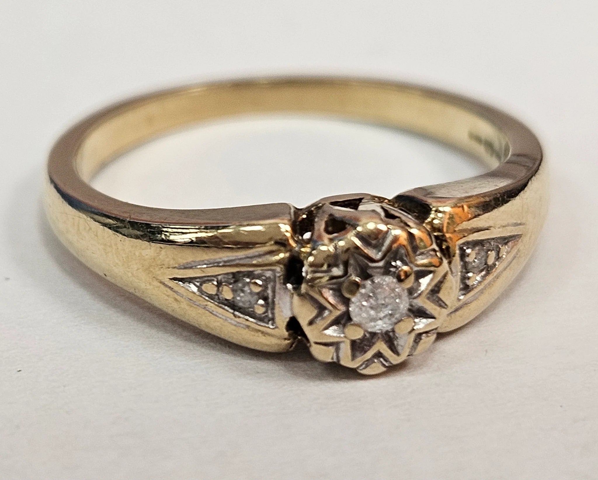 Gold rings with intricate celtic knot patterns -9CT GOLD SOLITAIRE RING SIZE L