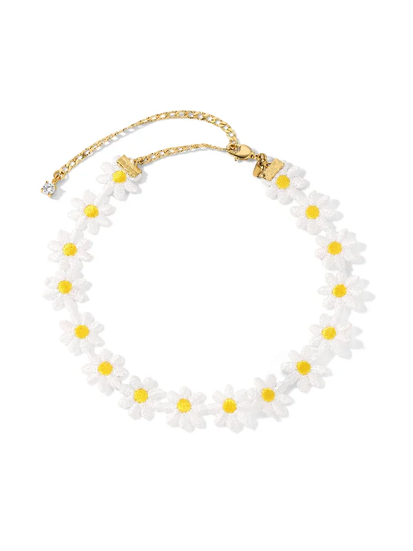 Necklaces and pendants with ocean-inspired designs for a refreshing, beachy feel-The Daisy Chain Choker