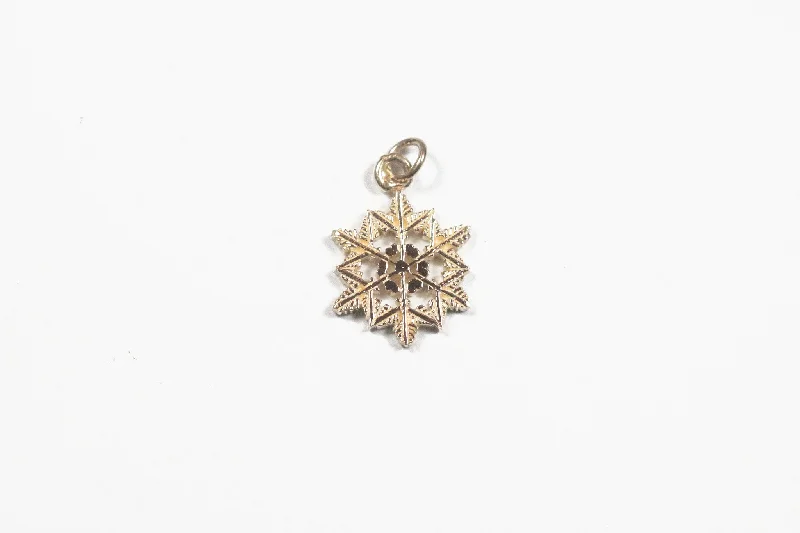 Best necklaces and pendants with oval pendants for a classic, elegant shape-Yellow Gold Intricate Snowflake Pendant